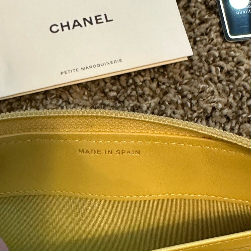 Chanel Yellow leather wallet, used - Picture 8 of 12